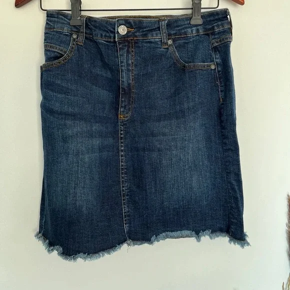 FREE with any purchase - Bluenotes distressed jeans skirt size large - Picture 2 of 6